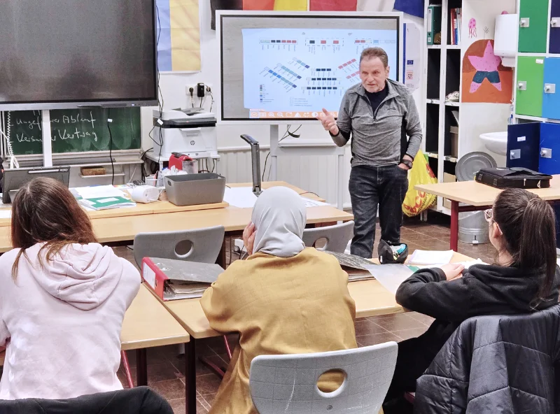 Stadtverordnetenvorsteher besucht Politikunterricht